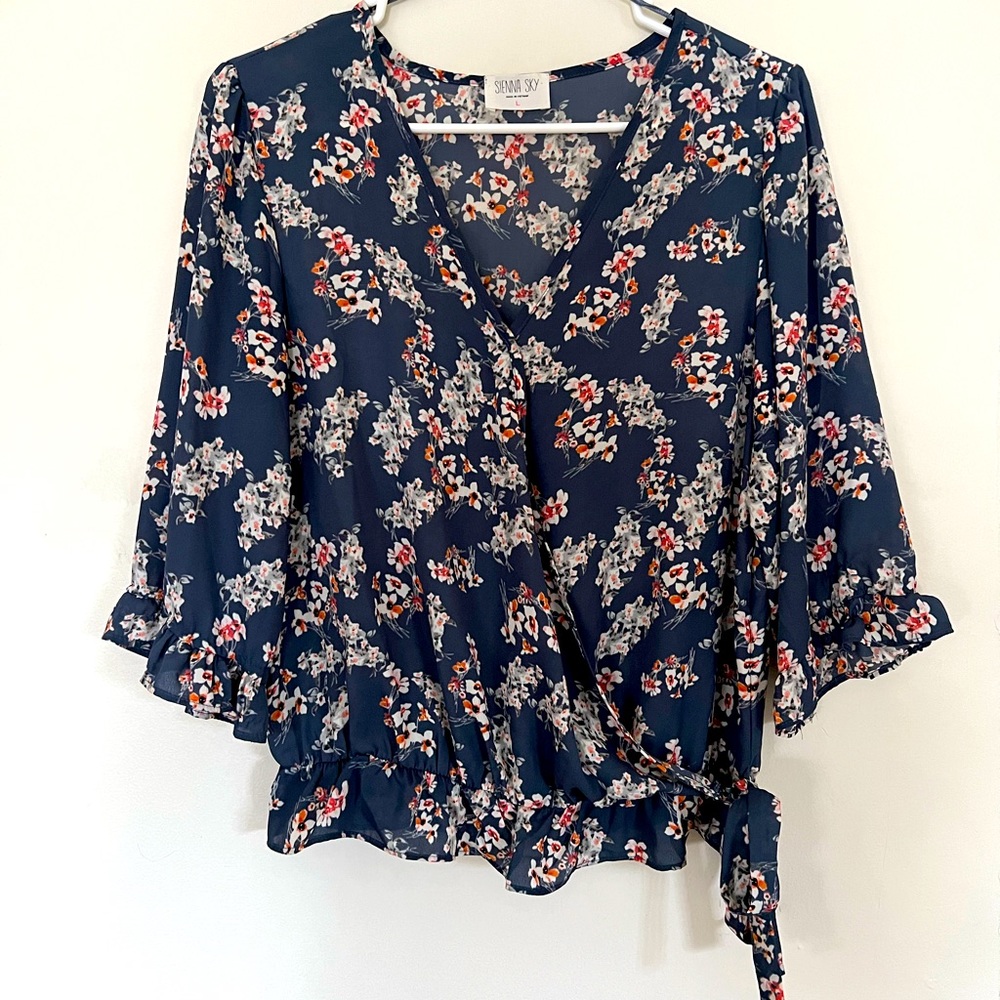 L Blue Floral top